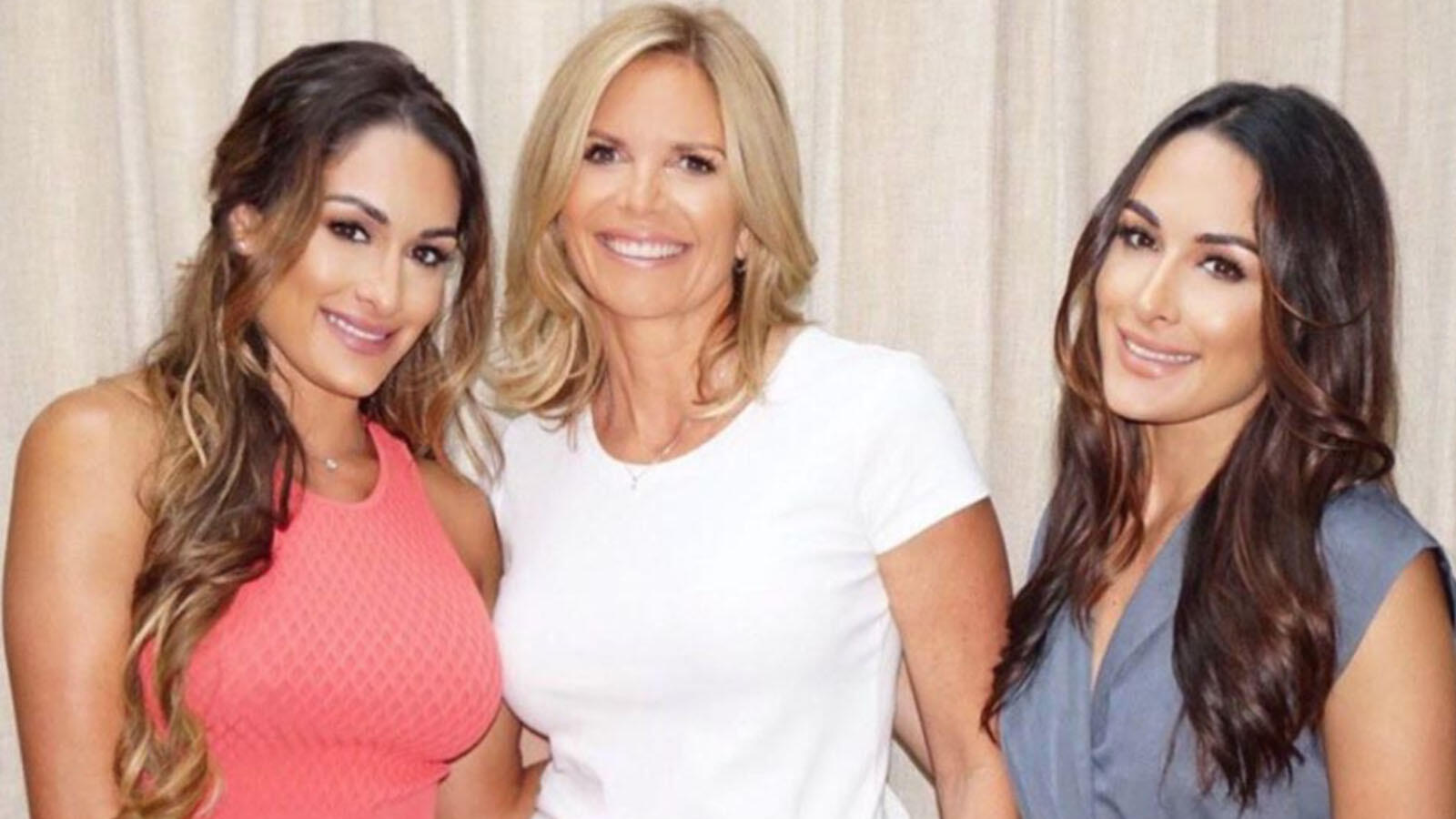 Nikki and Brie Bella Confirm That Their Mom Must Undergo Brain Surgery(02)